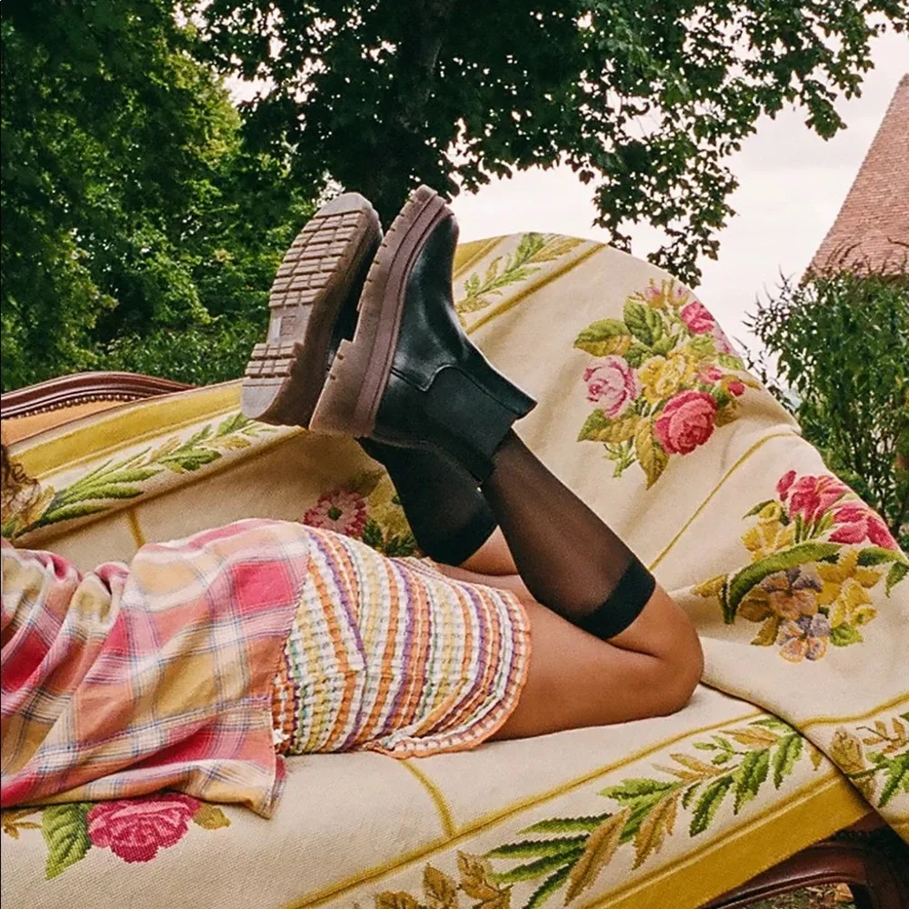 Urban Outfitters | UO Betty Treaded Chelsea Boot Lug Sole Black Brown Combat New - Picture 5 of 16